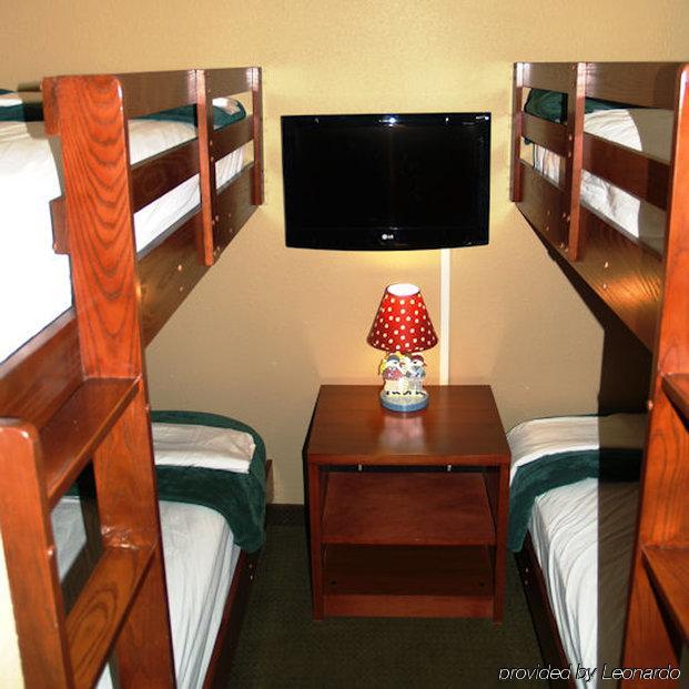 Big Splash Adventure Hotel And Indoor Water Park French Lick Room photo